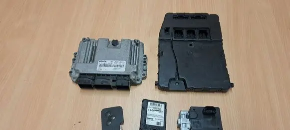 Renault Scenic II - Grand scenic II Engine ECU kit and lock set 0281012769 8200391966 8200558304