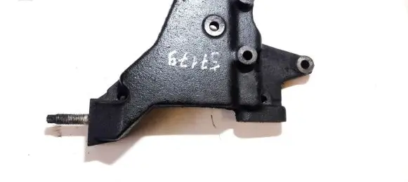 Ford Mondeo MK II Engine mounting bracket