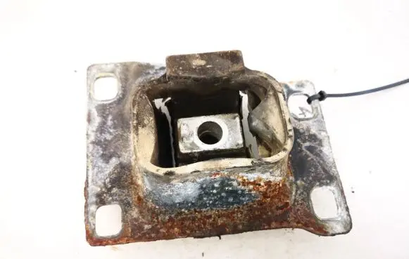 Ford Focus Engine mount bracket 98ab7m121ak 98ab-7m121-ak