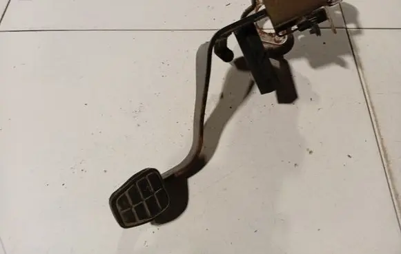 Mitsubishi Colt Brake pedal 