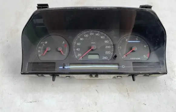 Volvo S70 V70 V70 XC Speedometer (instrument cluster) 9451530 9472523 9168144