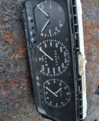 Volkswagen PASSAT B4 Speedometer (instrument cluster) 8E0616298 800011