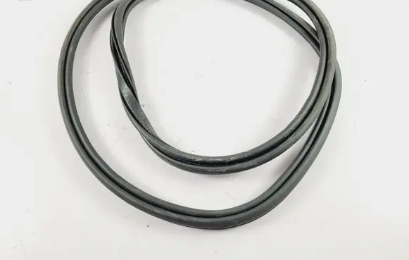 Volvo S90, V90 Rubber seal rear door 31371773