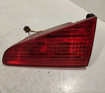 Peugeot 607 Tailgate rear/tail lights