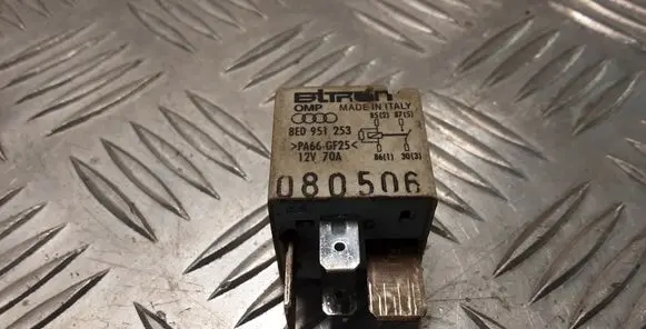 Audi A4 S4 B6 8E 8H Other relay 8E0951253
