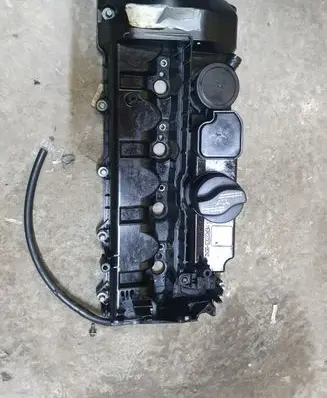 Mercedes-Benz C W204 Rocker cam cover 6460101130