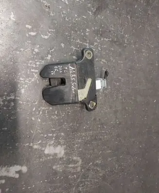 Audi A4 S4 B5 8D Tailgate/trunk/boot lock/catch/latch 8D5827505L