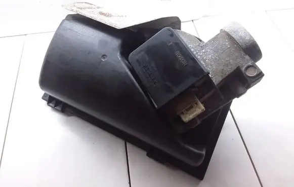 Volkswagen PASSAT B4 Mass air flow meter 191129620 028129607F