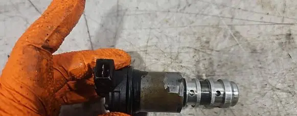 BMW 3 E46 Camshaft vanos timing valve 13150137
