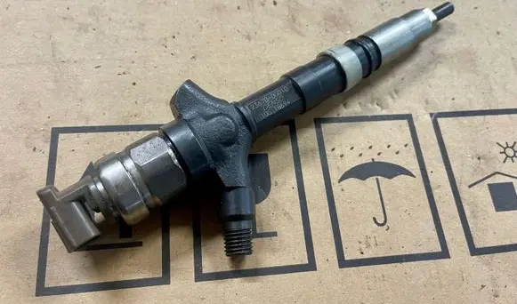 Toyota Avensis T220 Fuel injector 236700G010 10G18694