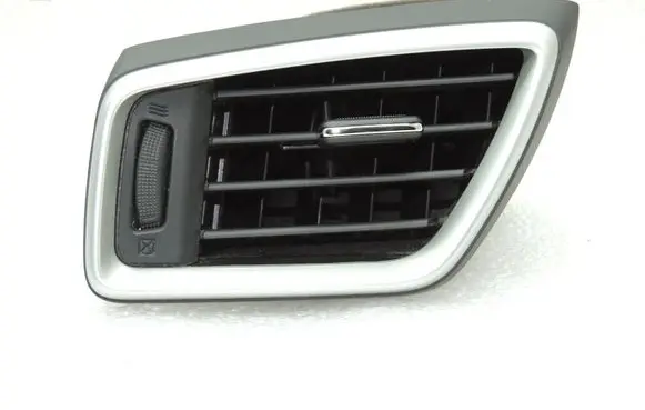 Nissan Qashqai Dashboard side air vent grill/cover trim 687614EH0A