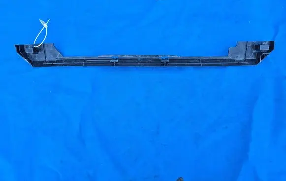 BMW X3 G01 Radiator mount bracket 8591021