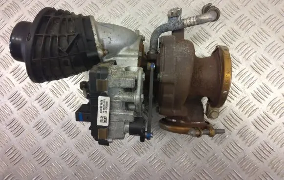BMW 5 G30 G31 Turbo 8584218 858421808