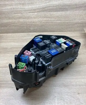 Volkswagen Touareg I Fuse module 7L0937503 7L0937559