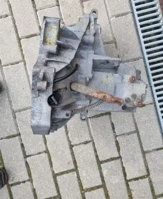 Volkswagen Golf II Manual 4 speed gearbox AKW 084301107L
