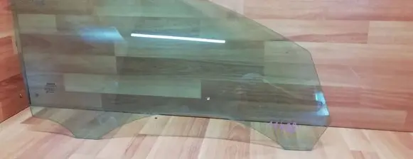 Volvo V50 Front door window glass four-door 30779422 DOT57M20AS2 E000186