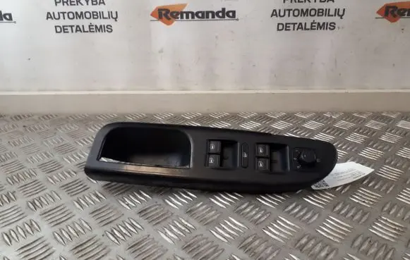 Volkswagen PASSAT B6 Electric window control switch 3C1867171