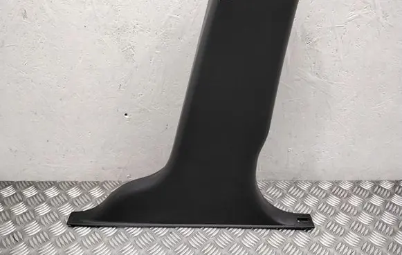 Volvo V70 (B) pillar trim (bottom)
