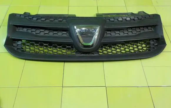 Dacia Sandero II Front bumper upper radiator grill 623107634R XP239
