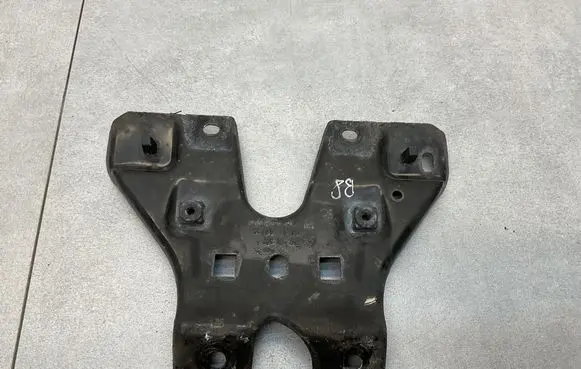 Volkswagen PASSAT B8 Radiator support slam panel bracket 3G0805567A