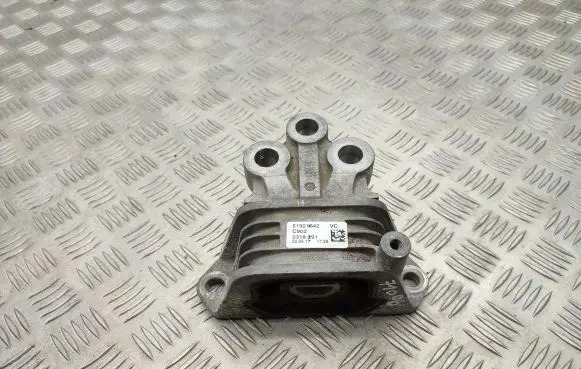 Fiat 500L Engine mount bracket 51921642