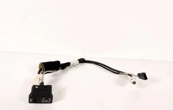 BMW 3 E92 E93 USB socket connector 9237653 V7MERCA77 9187009