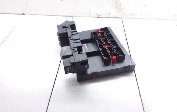 Volkswagen Golf V Fuse module 3C0937049AH