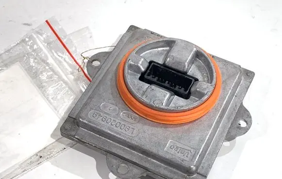 Jeep Grand Cherokee Voltage converter/converter module 90035854