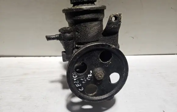 Toyota Avensis T250 Power steering pump 12120