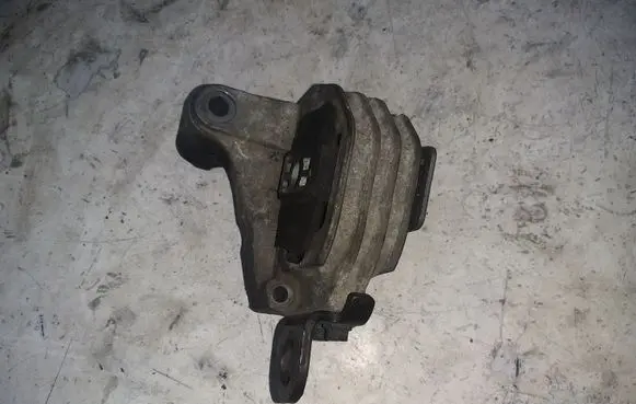 Volvo V70 Engine mount bracket 326C88
