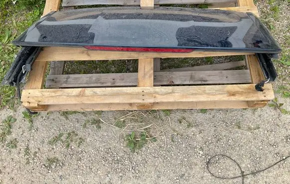 Tailgate/trunk spoiler