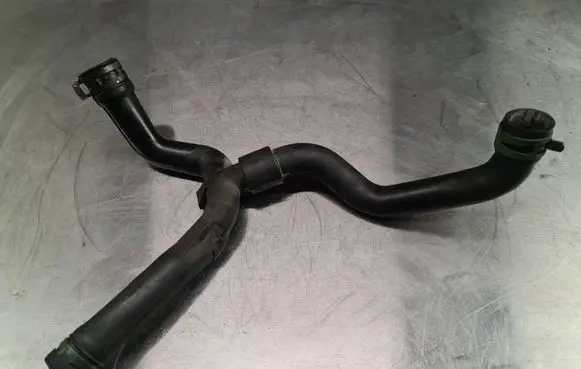 Ford Focus Breather hose/pipe YS6Q6K869AB