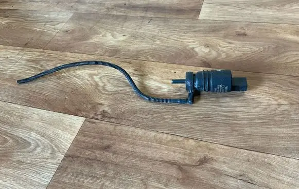 Audi A4 S4 B7 8E 8H Windscreen/windshield washer pump 1T0955651 3028149