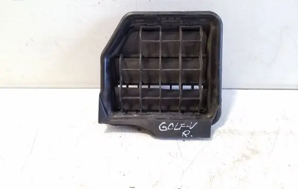 Quarter panel pressure vent