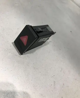 Volkswagen PASSAT B5 Hazard light switch