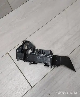 Opel Crossland X Front bumper mounting bracket 13477182