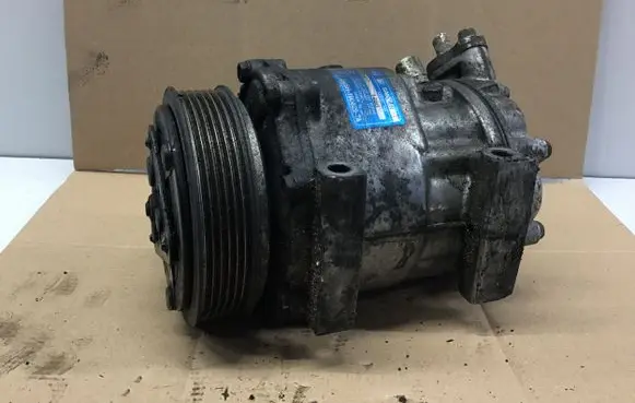 Volvo V50 Air conditioning (A/C) compressor (pump) 3M5H19D629