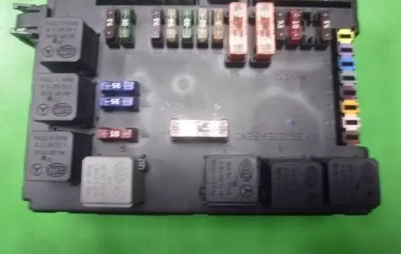 Mercedes-Benz S W221 Fuse box set A2215405950 AT001