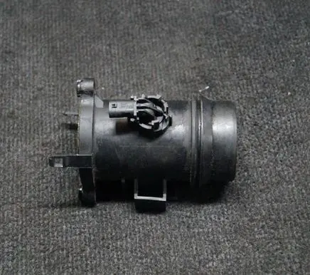 BMW 5 F10 F11 Mass air flow meter 8506359