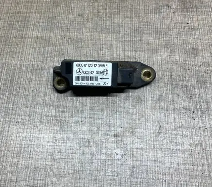 Mercedes-Benz C W203 Airbag deployment crash/impact sensor 0018204426 003942