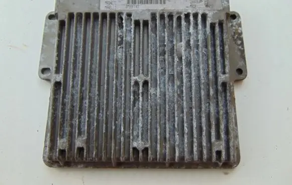 Renault Twingo I Engine control unit/module 7700107197