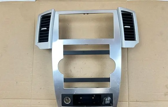 Jeep Grand Cherokee (WK) Radio/GPS head unit trim 64044AM 6059723110