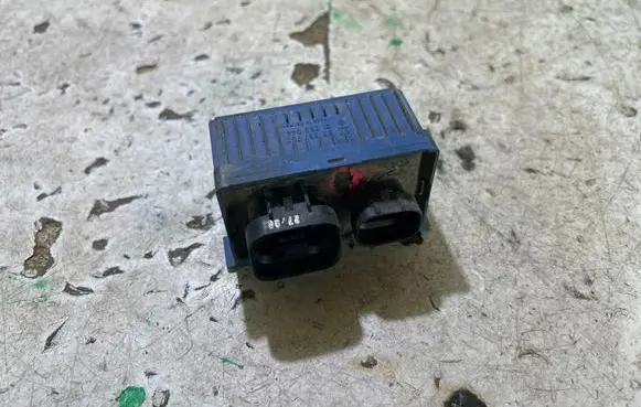 Opel Corsa D Glow plug pre-heat relay 55557760 51299044