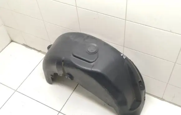 Rear arch fender liner splash guards