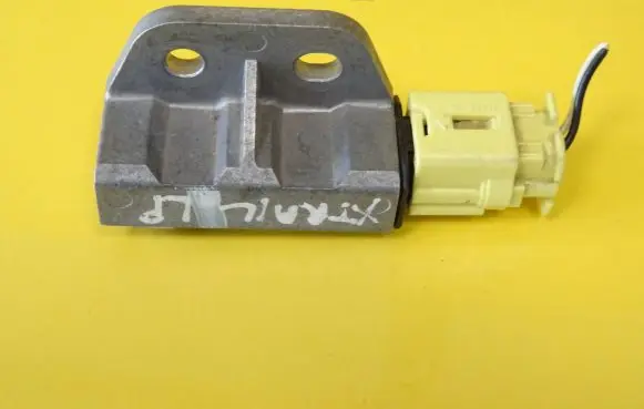 Suzuki Grand Vitara II Airbag deployment crash/impact sensor