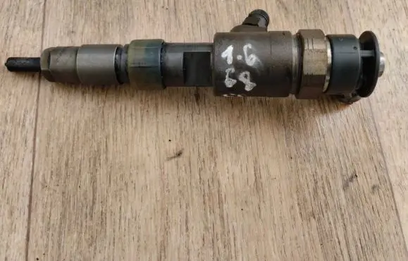 Citroen C4 Cactus Fuel injector 0445110340