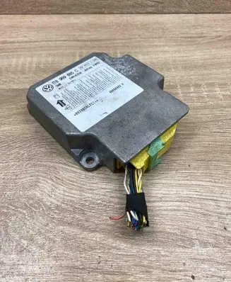 Volkswagen Touran I Airbag control unit/module 1T0909605C