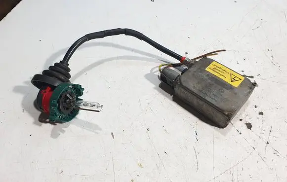 BMW X5 E53 Headlight ballast module Xenon 5DV00776041 8386708