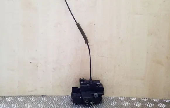 Opel Antara Front door lock 6037