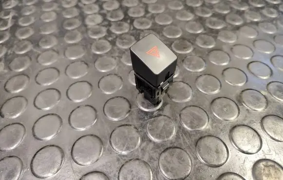 Nissan Qashqai Hazard light switch